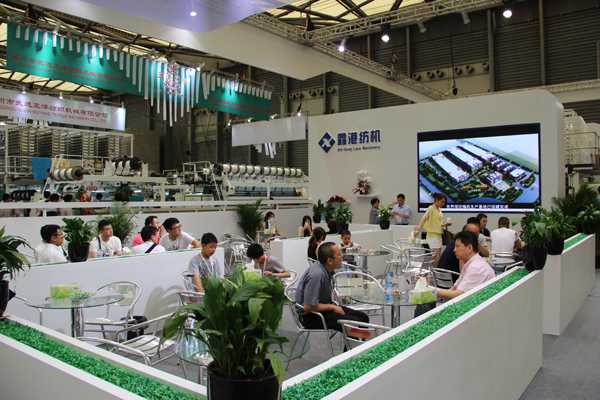 鑫港紡機(jī)展臺.jpg
